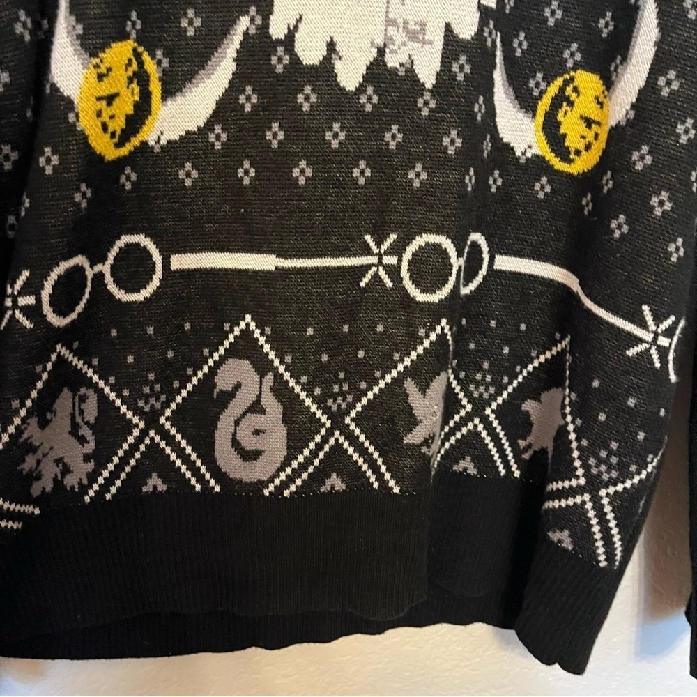 Box Lunch Harry Potter Wizarding World Quidditch Hedwig Golden Snitch Sweater - Picture 2 of 15